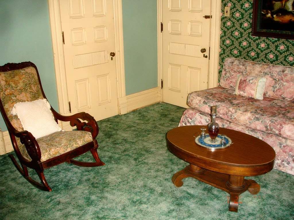 DeFeos MANOR Bed & Breakfast | 5 W Broadway, Jim Thorpe, PA 18229, USA | Phone: (570) 325-8777