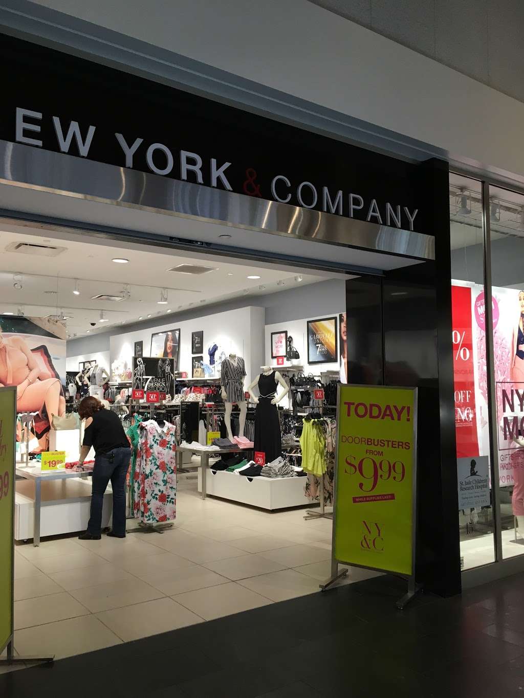 New York & Company | 700 Paramus Park, Paramus, NJ 07652, USA | Phone: (201) 262-1924