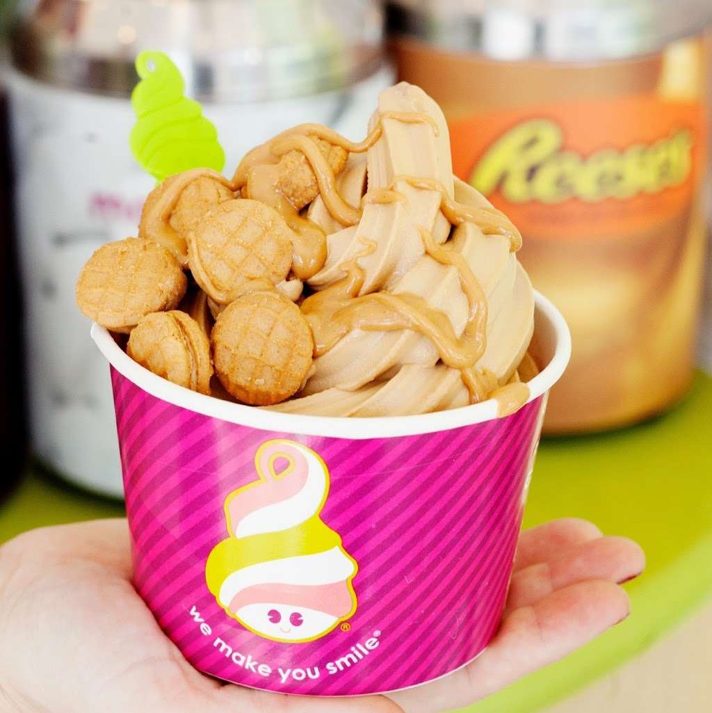 Menchies Frozen Yogurt | 12719 Main St Ste 410, Hesperia, CA 92345 | Phone: (760) 662-5777