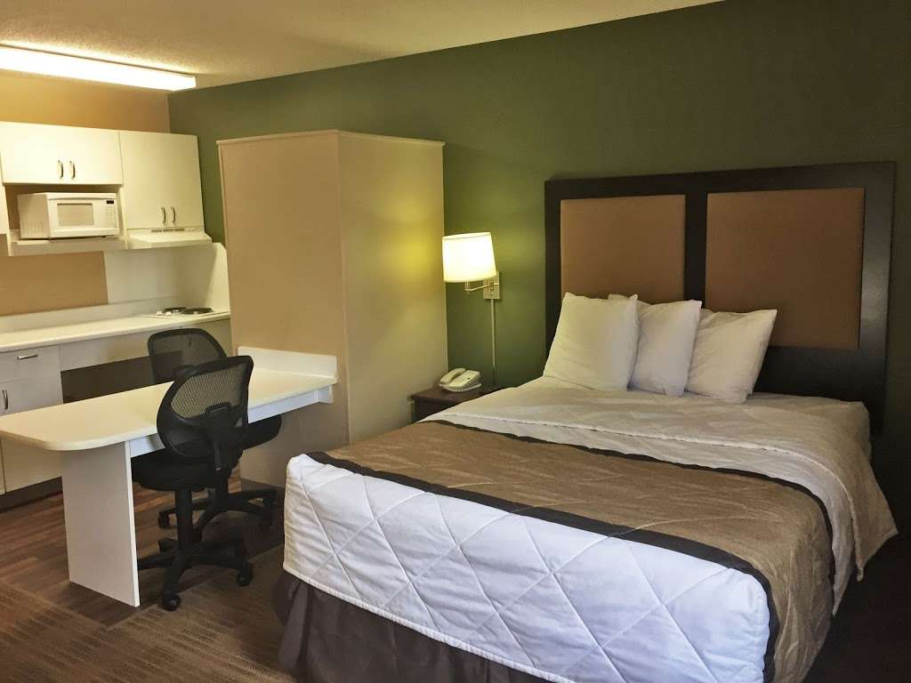 Extended Stay America - Chicago - Rolling Meadows | 2400 Golf Rd, Rolling Meadows, IL 60008, USA | Phone: (847) 357-1000