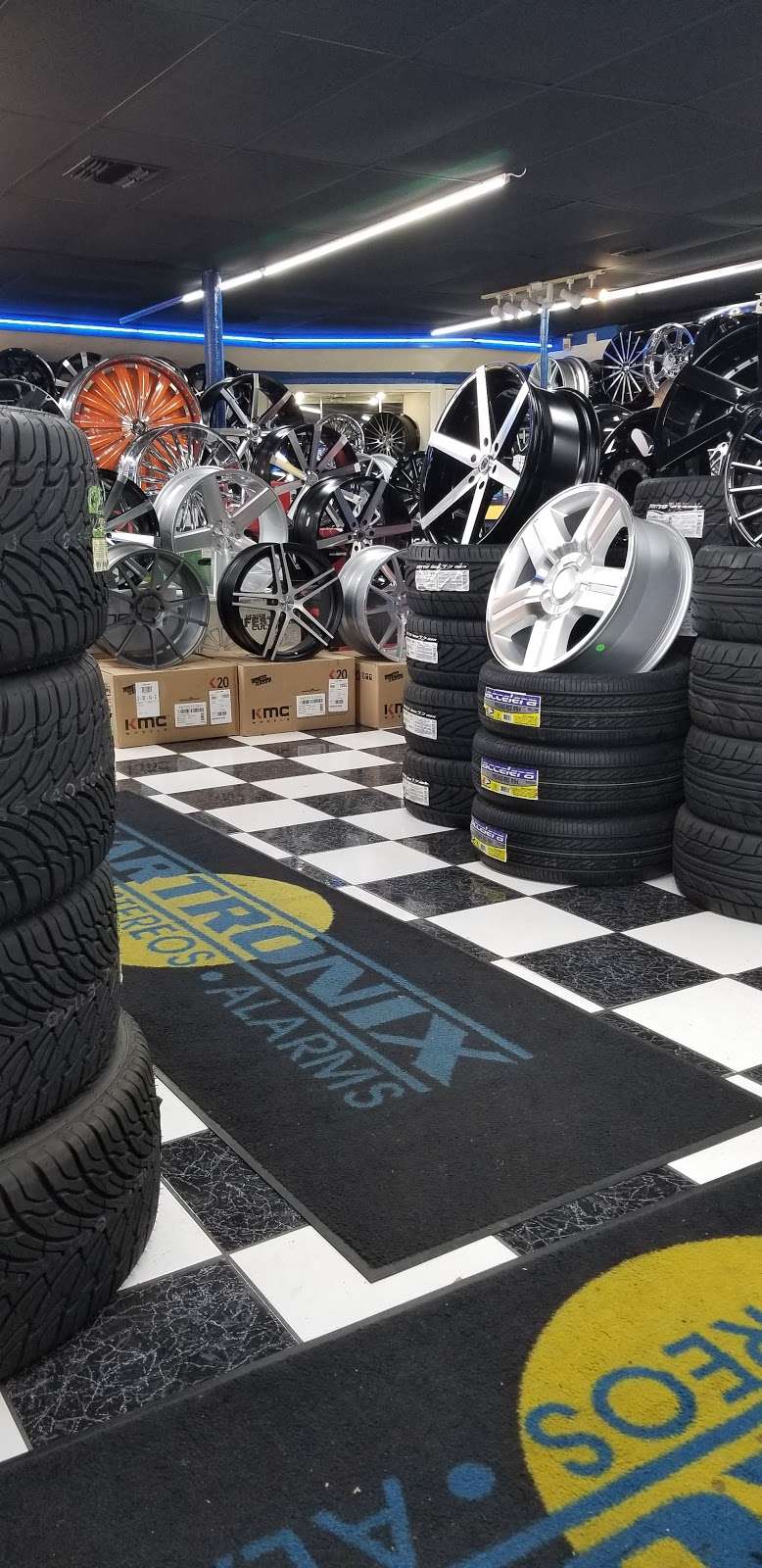 CTX WHEELS AND TIRES | 8202 Gulf Fwy, Houston, TX 77061, USA | Phone: (713) 649-8881