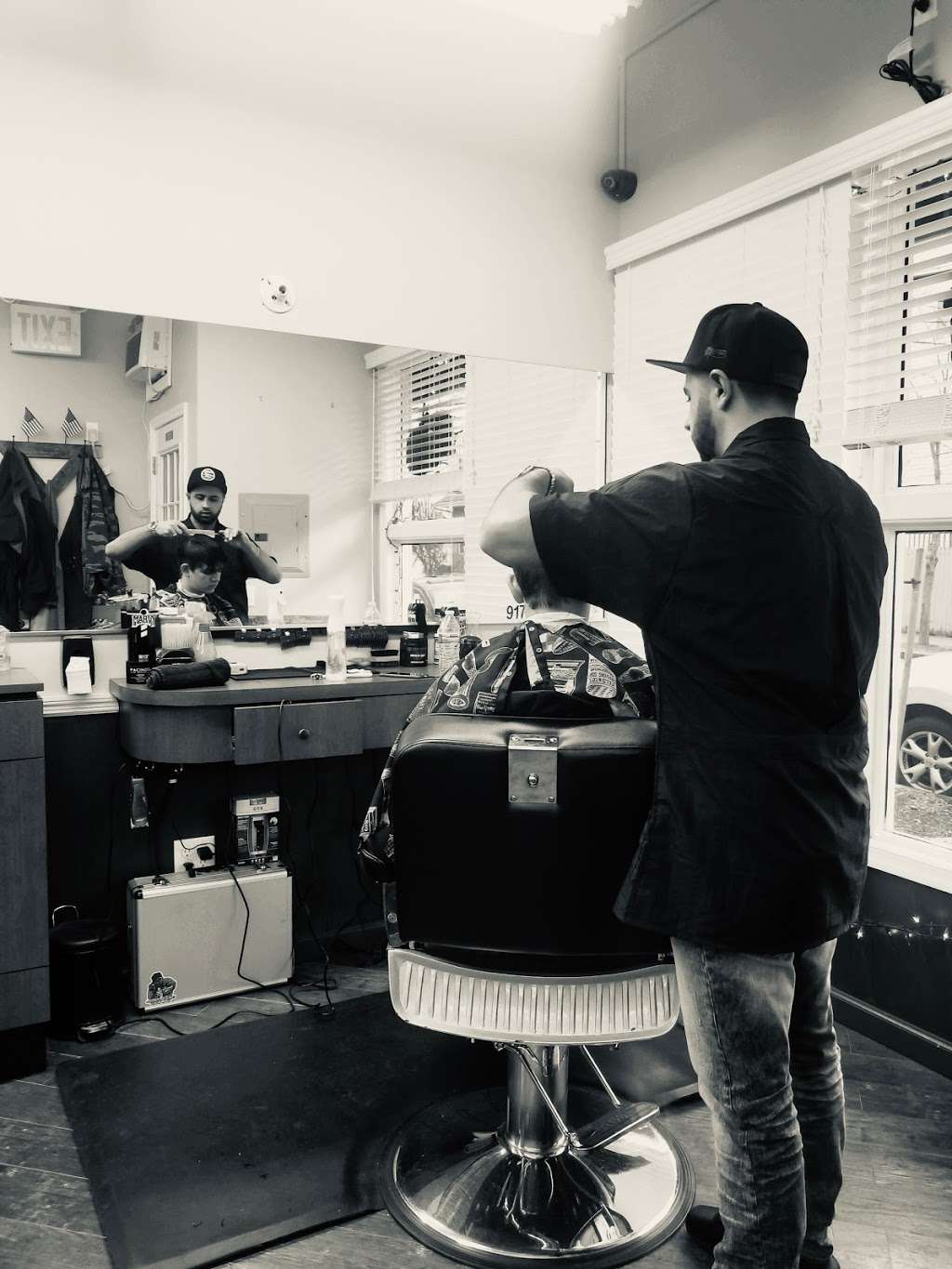 DiPaolos Barber Shop | 161 Main St, Staten Island, NY 10307 | Phone: (718) 227-0528