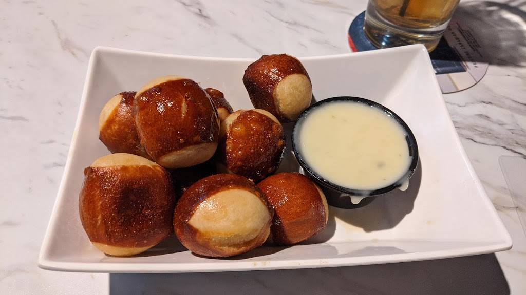 Village Inn | 4984 N Holland Sylvania Rd, Sylvania, OH 43560, USA | Phone: (419) 841-5100