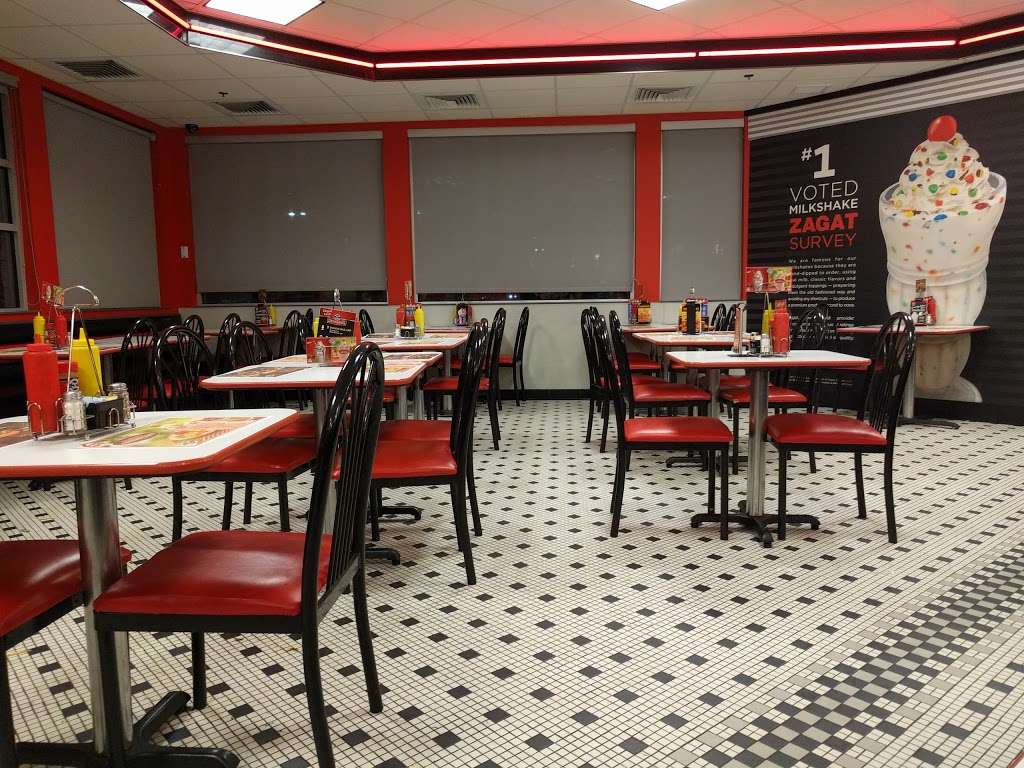 Steak n Shake | 2121 Willow Rd, Glenview, IL 60025, USA | Phone: (847) 729-8911