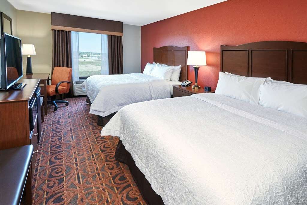 Hampton Inn & Suites Milwaukee/Franklin | 6901 S 76th St, Franklin, WI 53132, USA | Phone: (414) 427-4800