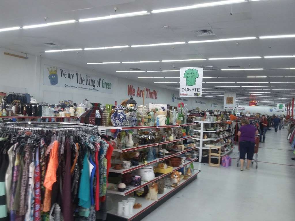 Red Racks Thrift Store | 922 MO-7, Blue Springs, MO 64015, USA | Phone: (816) 874-8812