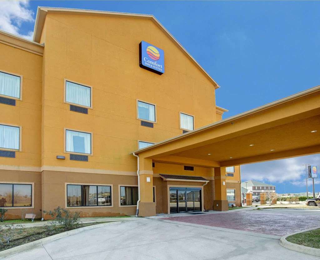 Comfort Inn & Suites | 9345 Hwy 6, Navasota, TX 77868, USA | Phone: (936) 825-9461