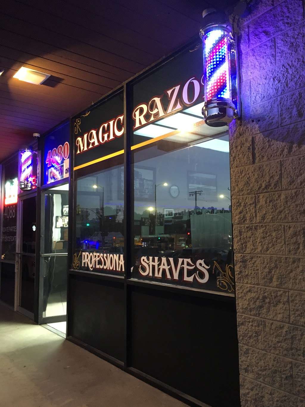 Magic Razor Barber Shop | 4880 Topanga Canyon Blvd, Woodland Hills, CA 91364, USA | Phone: (818) 999-2818