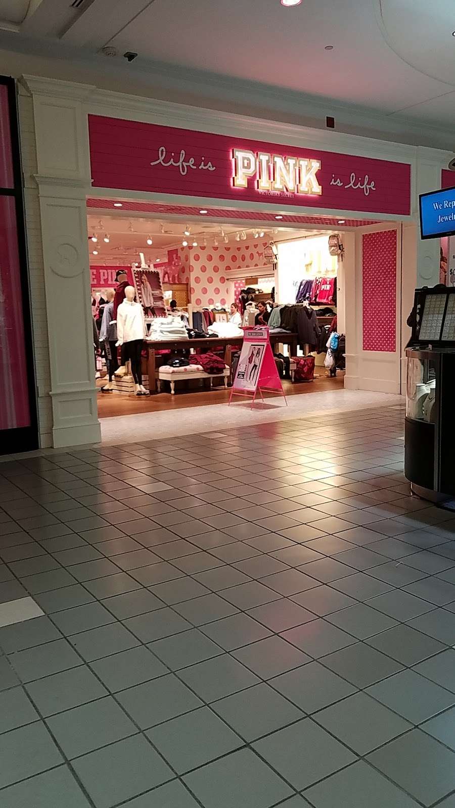 Victorias Secret & PINK | 2395 Echelon Mall, Voorhees Township, NJ 08043, USA | Phone: (856) 770-5154