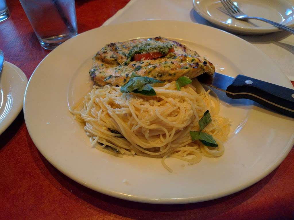 Lomontes Italian Restaurant and Pizzeria | 815 Plantation Dr #180, Richmond, TX 77406, USA | Phone: (281) 232-8290