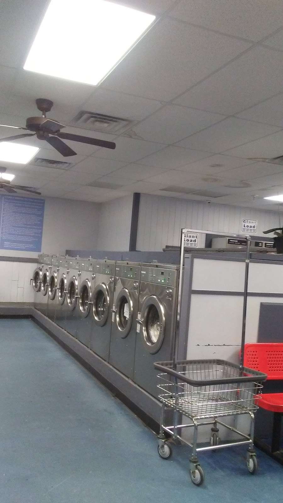 Bay Ridge Laundromat | 122 Hillsmere Dr, Annapolis, MD 21403, USA | Phone: (410) 268-4534