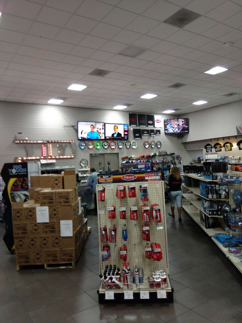 Rush Truck Center | 10200 N Loop E Fwy, Houston, TX 77029, USA | Phone: (832) 690-5000