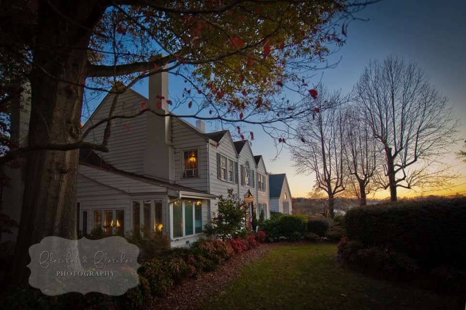 The Peacock Inn at Catawba Farms | 1670 Southwest Blvd, Newton, NC 28658, USA | Phone: (828) 464-5780