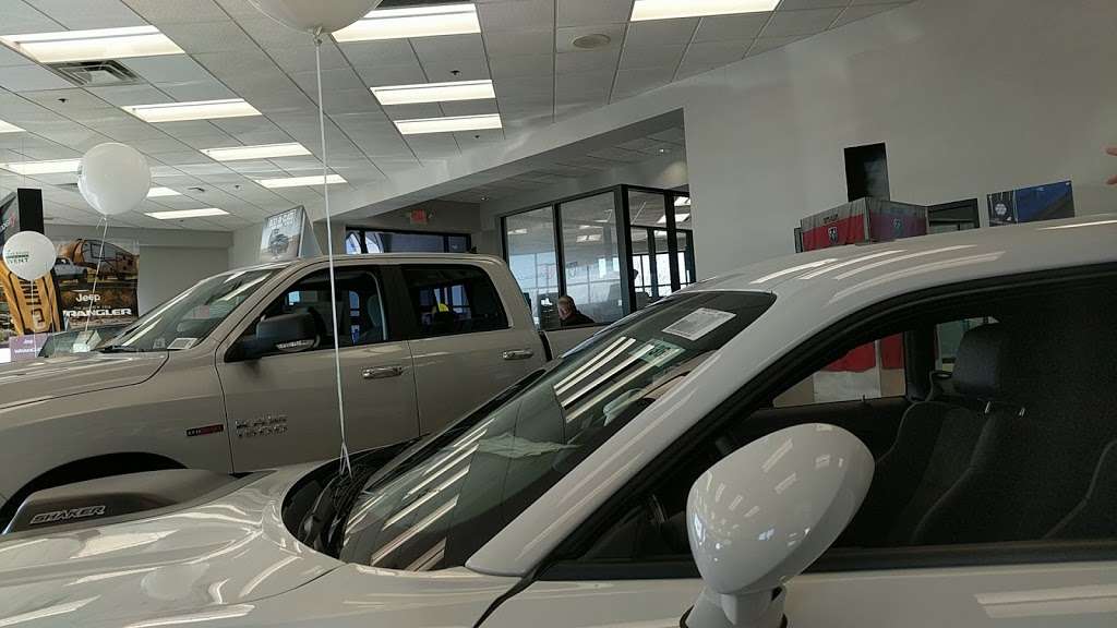 River Front Chrysler Dodge Jeep Ram | 200 Hansen Blvd, North Aurora, IL 60542 | Phone: (630) 907-1700