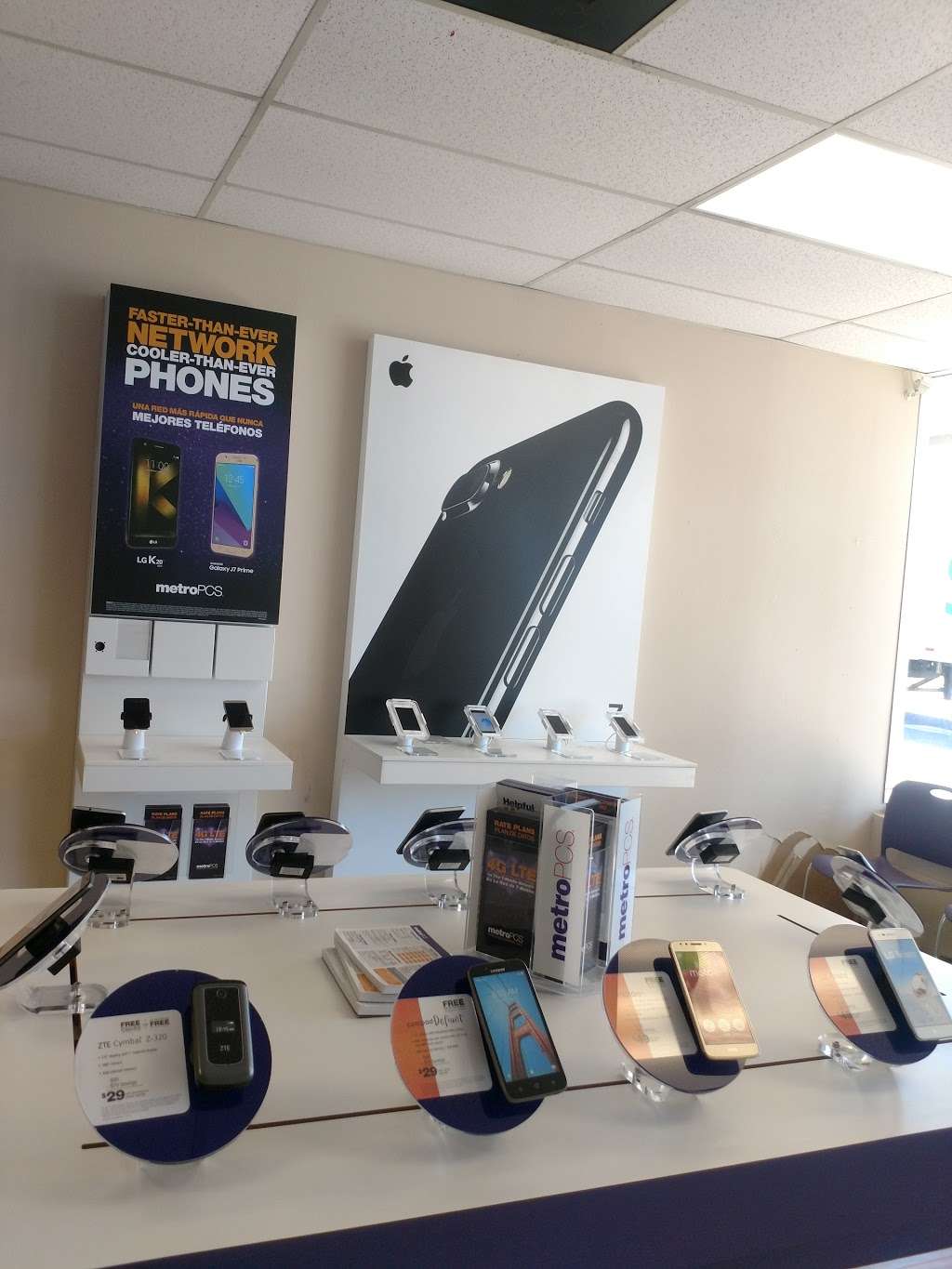 Metro by T-Mobile | 105 Kennings Rd Ste 13, Crosby, TX 77532, USA | Phone: (281) 462-7690