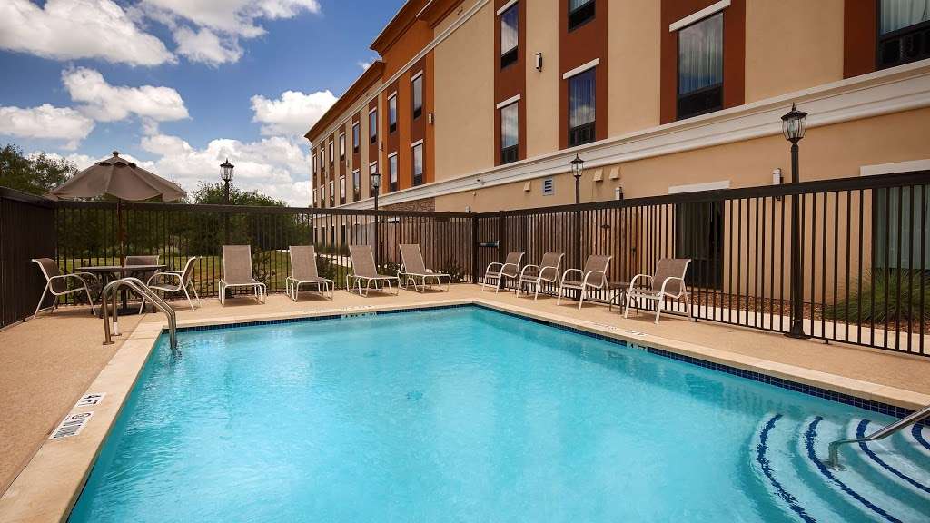 Best Western Plus Elmendorf Hotel | 20015 Eagle Ford Branch, Elmendorf, TX 78112, USA | Phone: (210) 621-9436