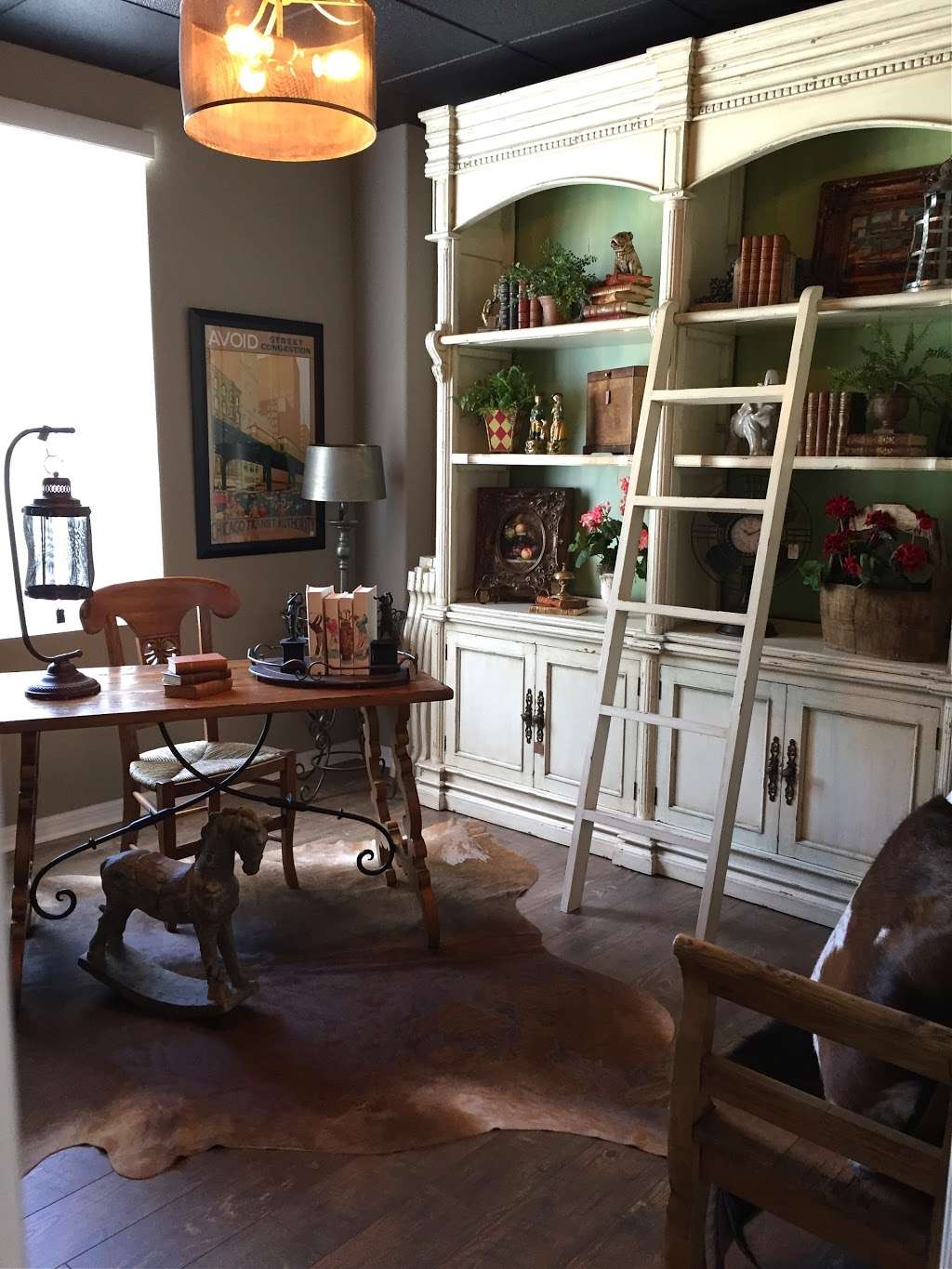 Southern Comfort Interiors Antiques and Gifts | 16415 W Colonial Dr, Oakland, FL 34787, USA | Phone: (407) 395-9760