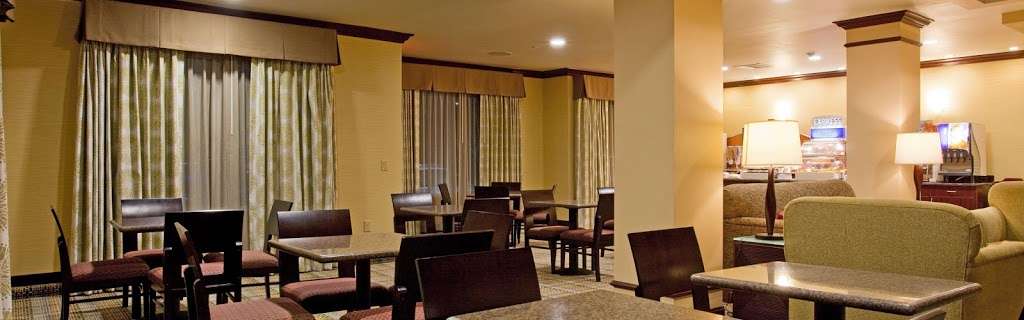 Holiday Inn Express & Suites Frazier Park | 612 Wainright Ct, Lebec, CA 93243 | Phone: (661) 248-1600