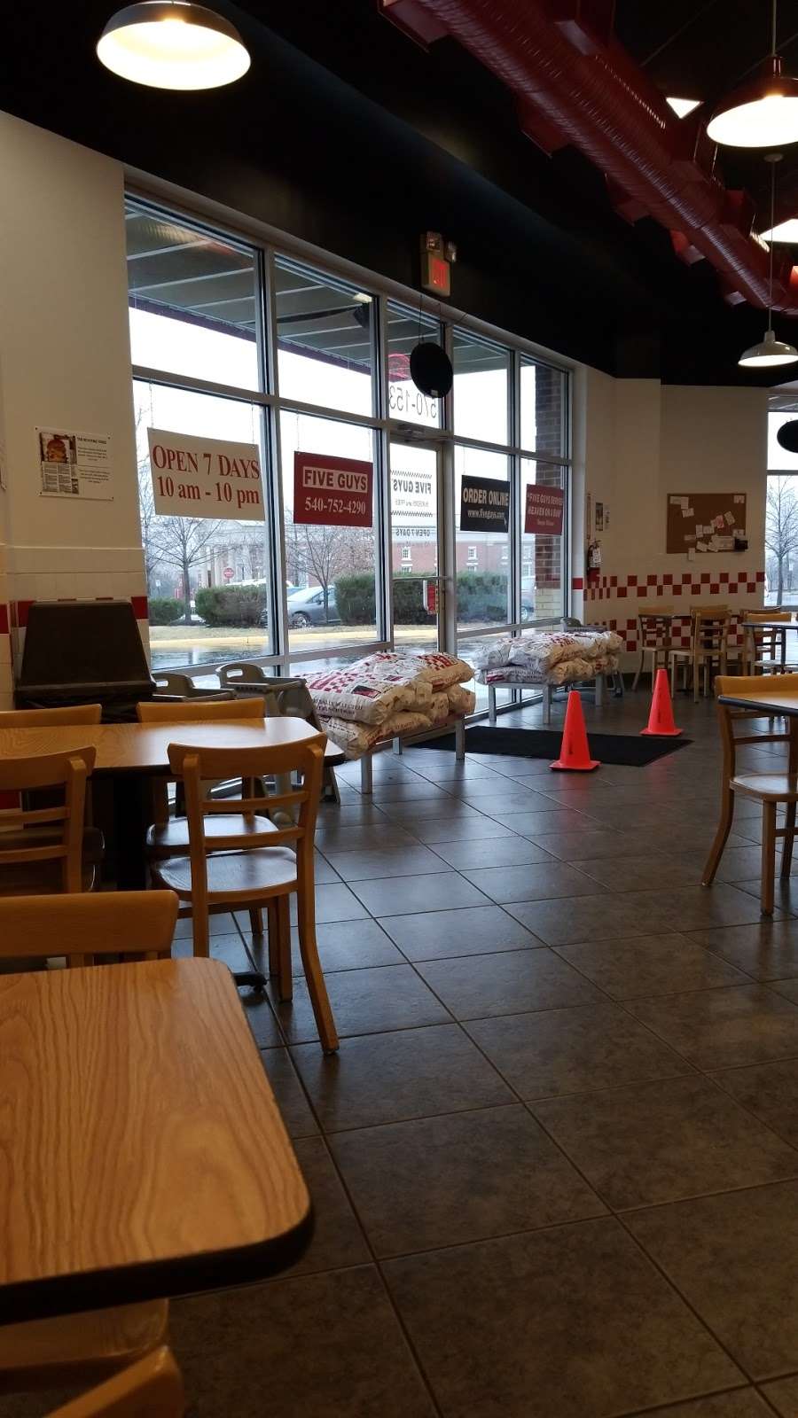 Five Guys | 570 Celebrate Virginia Pkwy, Fredericksburg, VA 22406, USA | Phone: (540) 752-4290