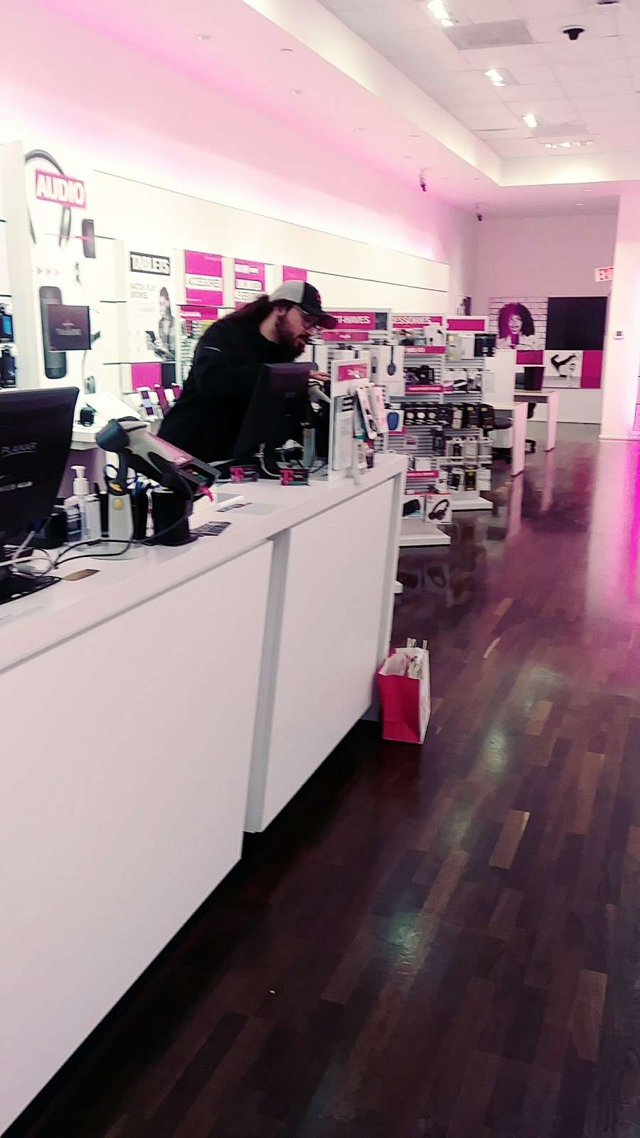 T-Mobile | 6020 E 82nd St Ste 312, Indianapolis, IN 46250 | Phone: (317) 578-2386