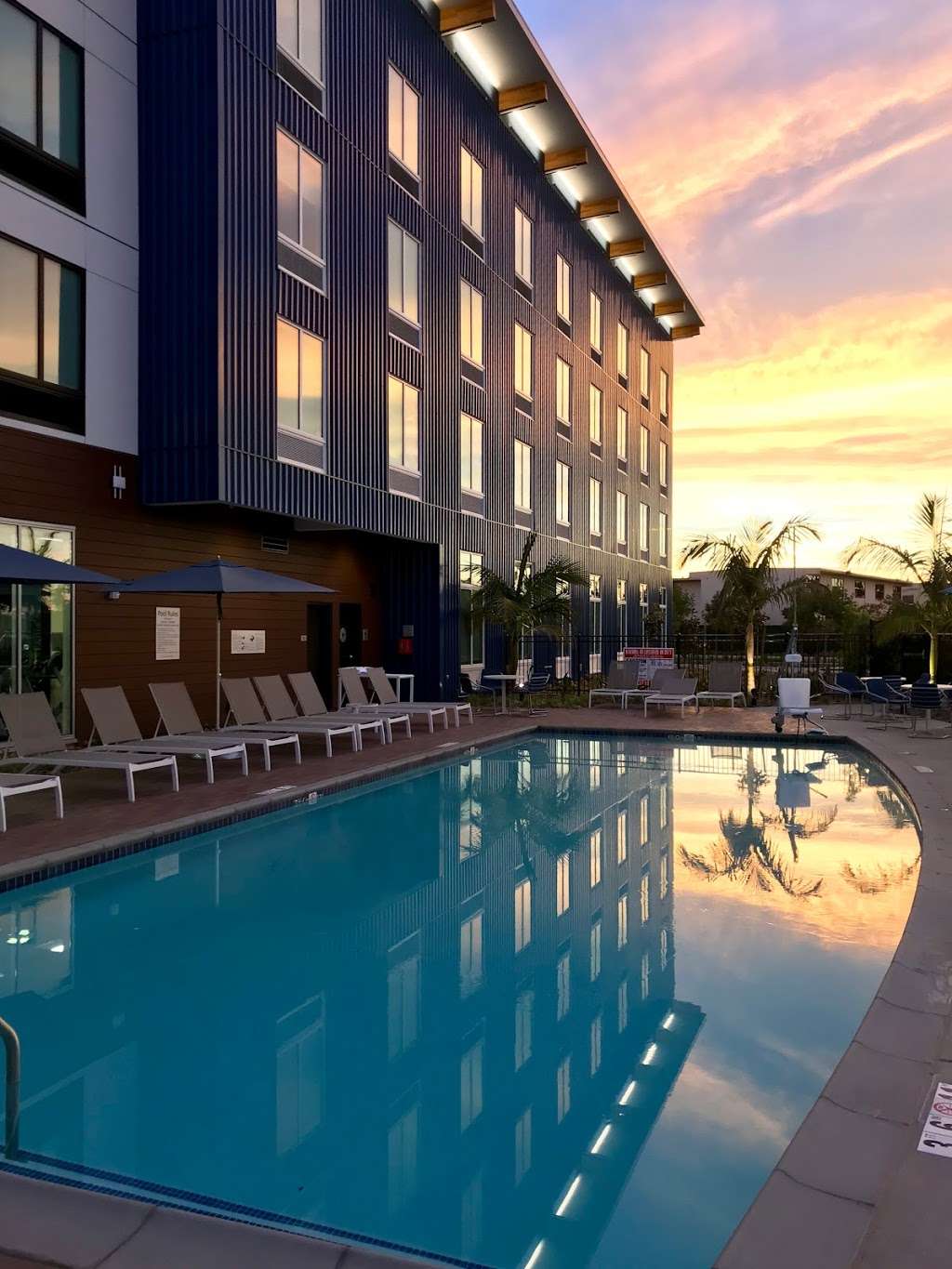 Hampton Inn & Suites San Diego Airport Liberty Station | 2211 Lee Ct, San Diego, CA 92101 | Phone: (619) 881-2710