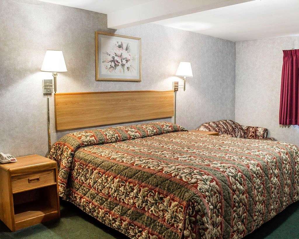 Rodeway Inn Moosic - Scranton | 4130 Birney Ave, Moosic, PA 18507, USA | Phone: (570) 457-6713