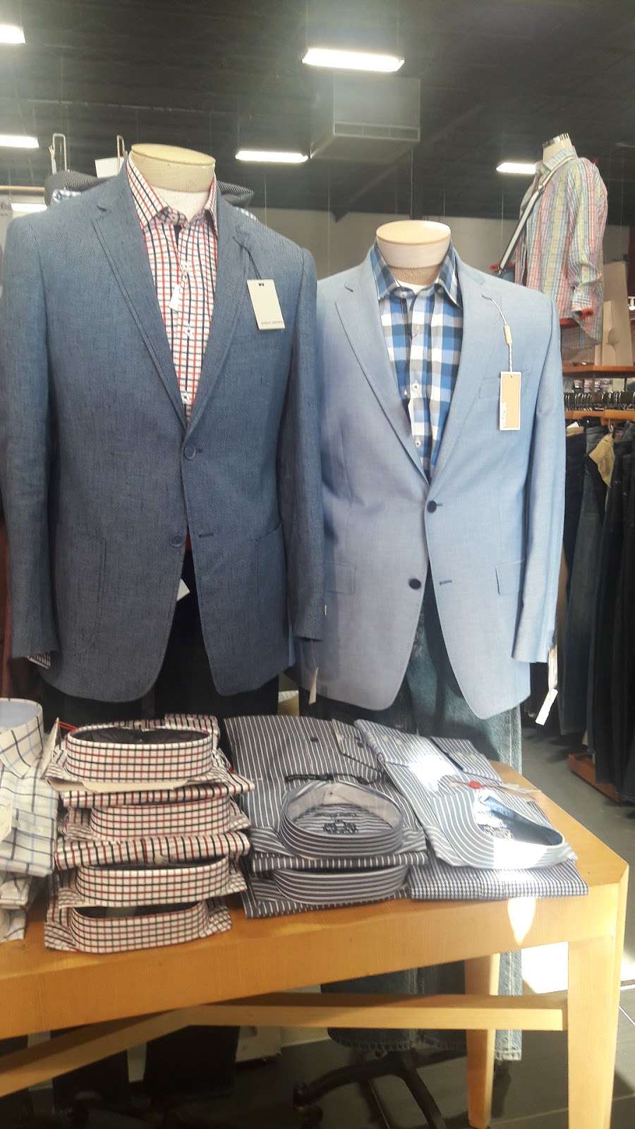 Suits 20/20 | 7651 N Caldwell Ave, Niles, IL 60714, USA | Phone: (847) 676-2020