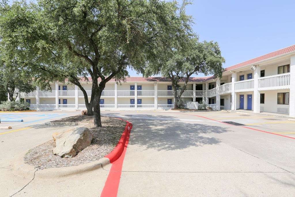 Motel 6 Dallas - Addison | 4325 Belt Line Rd, Addison, TX 75001, USA | Phone: (972) 386-4577