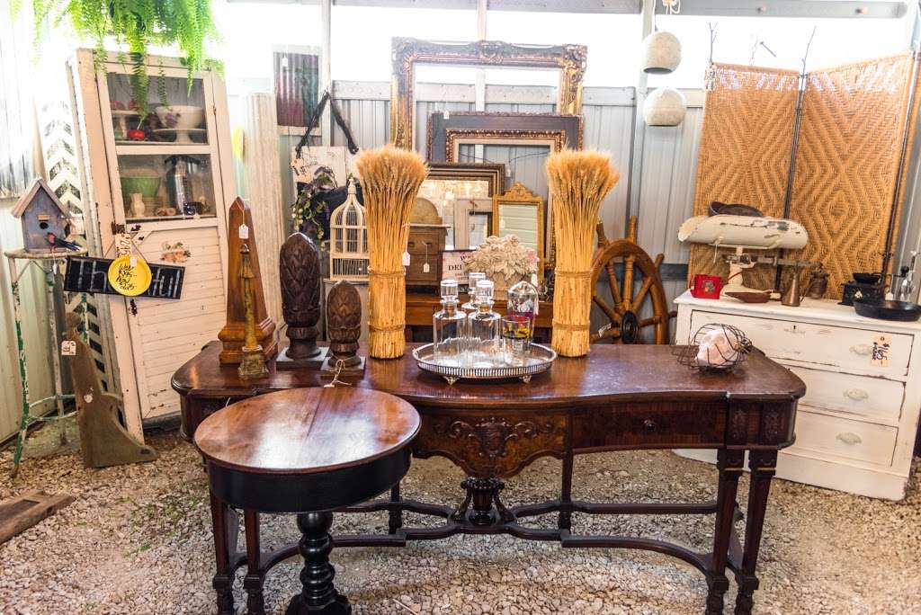 Great Lakes Antiques Boutique | 41055 N. IL Rte. 83, Antioch, IL 60002, USA | Phone: (847) 838-0437