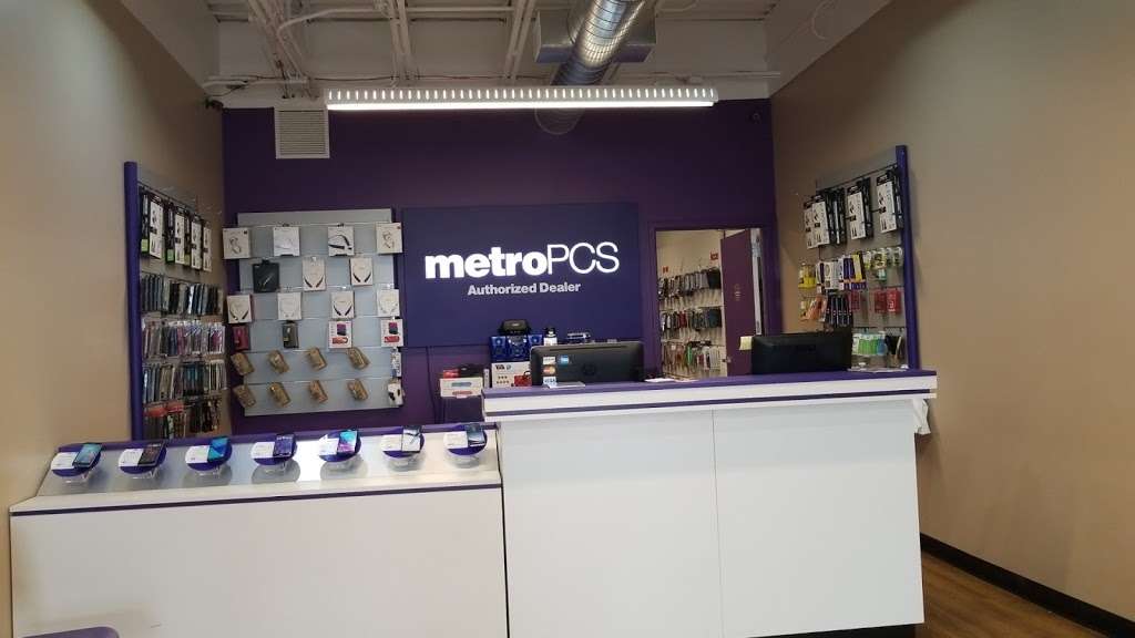 Metro by T-Mobile | 3751 Tower Rd, Aurora, CO 80011, USA | Phone: (303) 375-1492