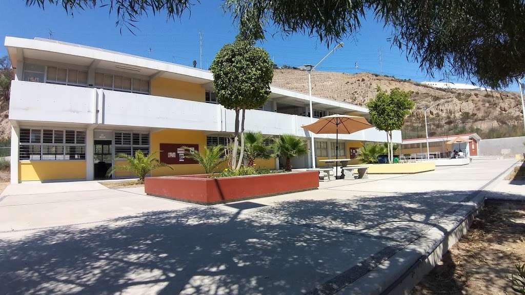 Preparatoria Federal Lázaro Cárdenas III Plantel Valle Sur | Bvld, San Antonio de los Buenos No. 8364, Valle del Sur 2, Valle del Sur, 22604 Tijuana, B.C., Mexico | Phone: 664 637 0708