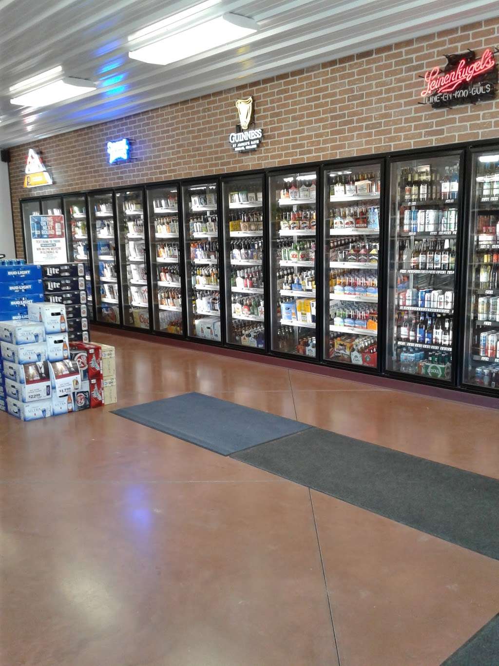 J Rs Beverage Mart | 411 N State St, Lizton, IN 46149 | Phone: (317) 994-5211