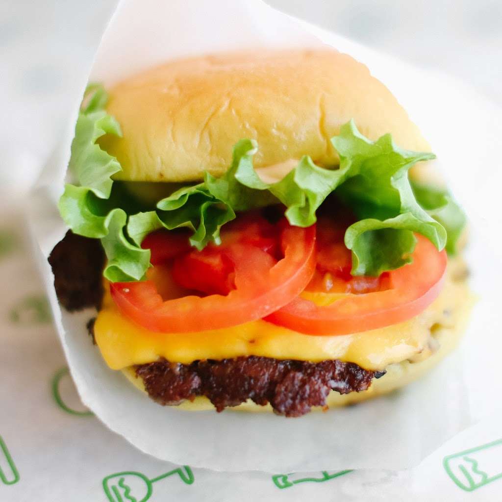 Shake Shack | 10300 Little Patuxent Pkwy #3040, Columbia, MD 21044, USA | Phone: (443) 741-8308