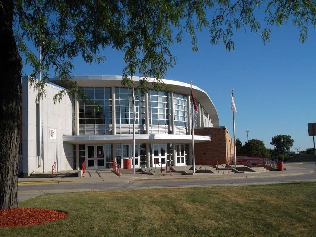 Mundelein High School District 120 | 1350 W Hawley St, Mundelein, IL 60060, USA | Phone: (847) 949-2200