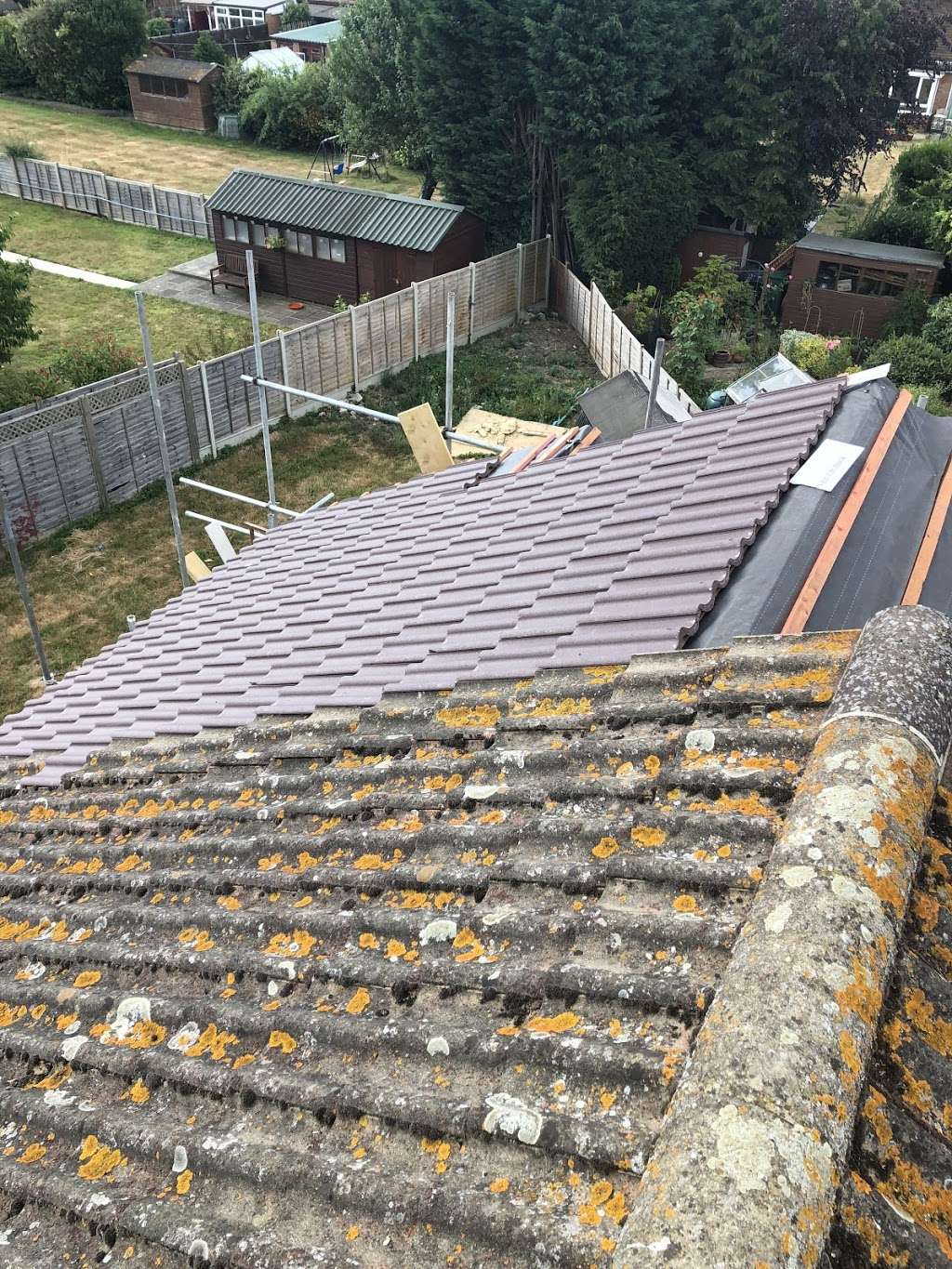 TG Roofing Services | 5 Balmoral, East Grinstead RH19 4RJ, UK | Phone: 07999 411751