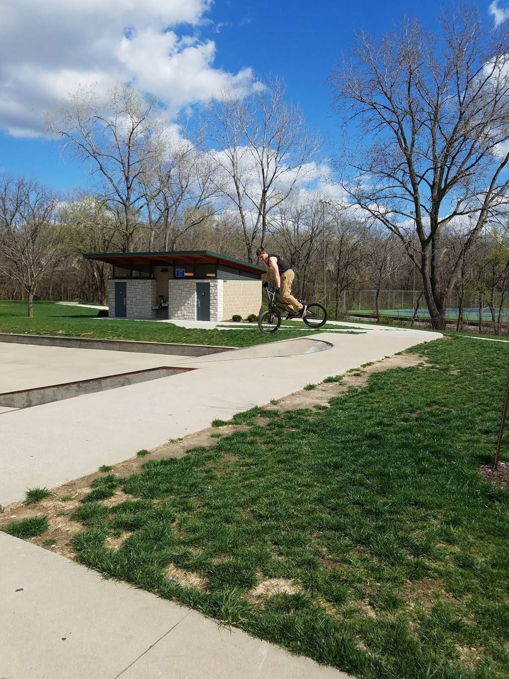 Lenexa Skate Park | Greenway Ln, Lenexa, KS 66215, USA | Phone: (913) 477-7100