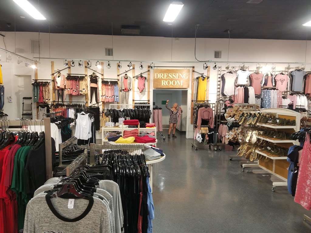 Fashion Avenue JR/PLUS | 11018 Rosecrans Ave, Norwalk, CA 90650, USA | Phone: (562) 474-8401