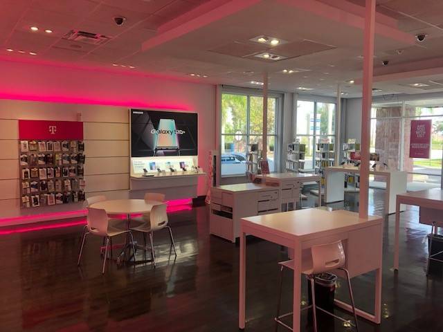 T-Mobile | 14200 SW 8th St #110, Miami, FL 33184, USA | Phone: (305) 226-8647