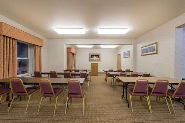Super 8 by Wyndham Fort Worth Stockyards | 4665 Gemini Pl, Fort Worth, TX 76106, USA | Phone: (817) 222-3220