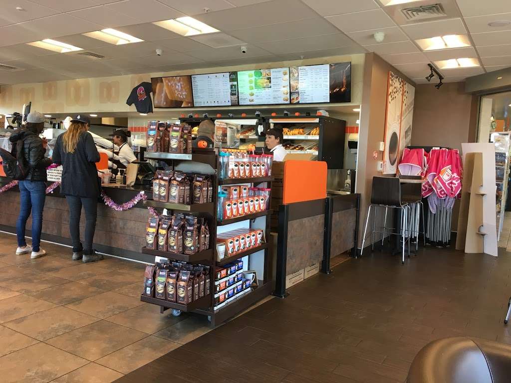 Dunkin | 118 San Mateo Rd, Half Moon Bay, CA 94019, USA | Phone: (650) 560-0106