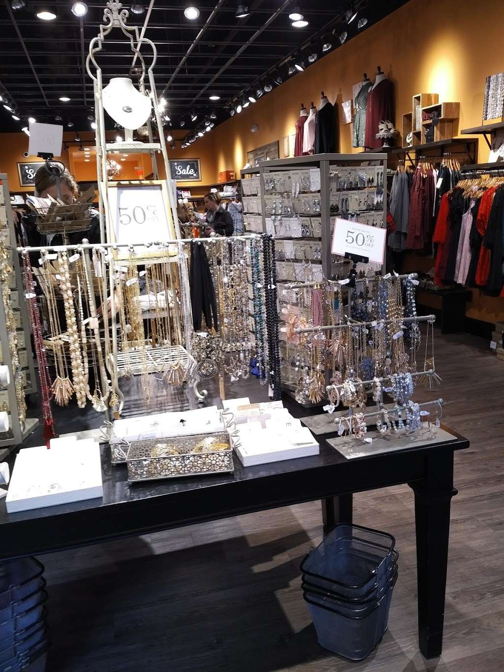 francescas | 5410 New Fashion Way Suite 210, Charlotte, NC 28278, USA | Phone: (704) 583-0222