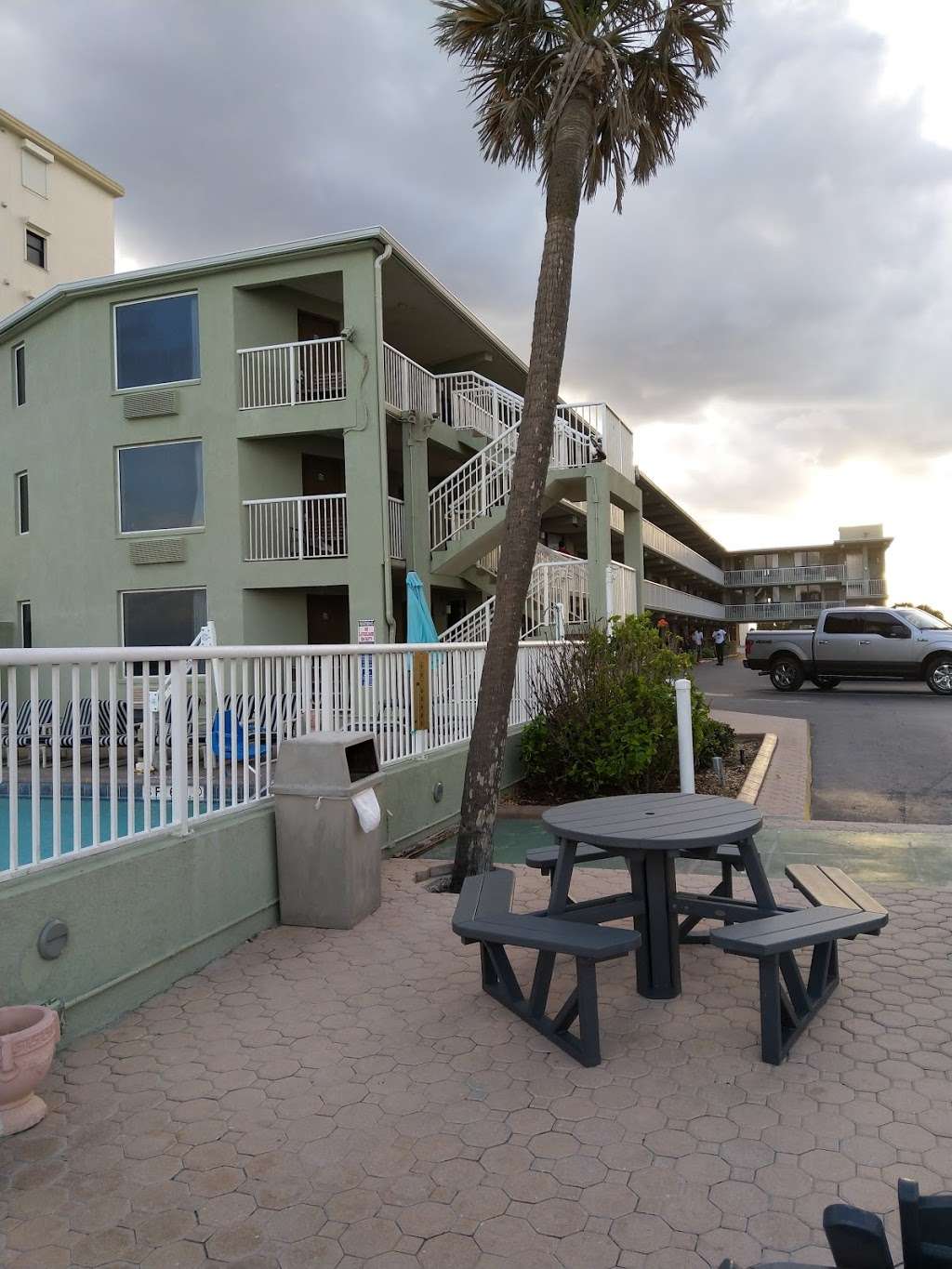 Atlantic Ocean Palm Inn | 3247 S Atlantic Ave, Daytona Beach, FL 32118, USA | Phone: (386) 761-8450