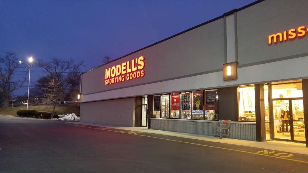 Modells Sporting Goods | 274 Passaic Ave, Kearny, NJ 07032, USA | Phone: (201) 246-9400