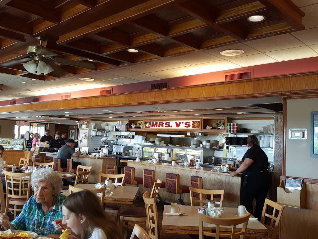 Mrs Vs Restaurant | 855 E Rollins Rd, Round Lake Beach, IL 60073, USA | Phone: (847) 223-0404