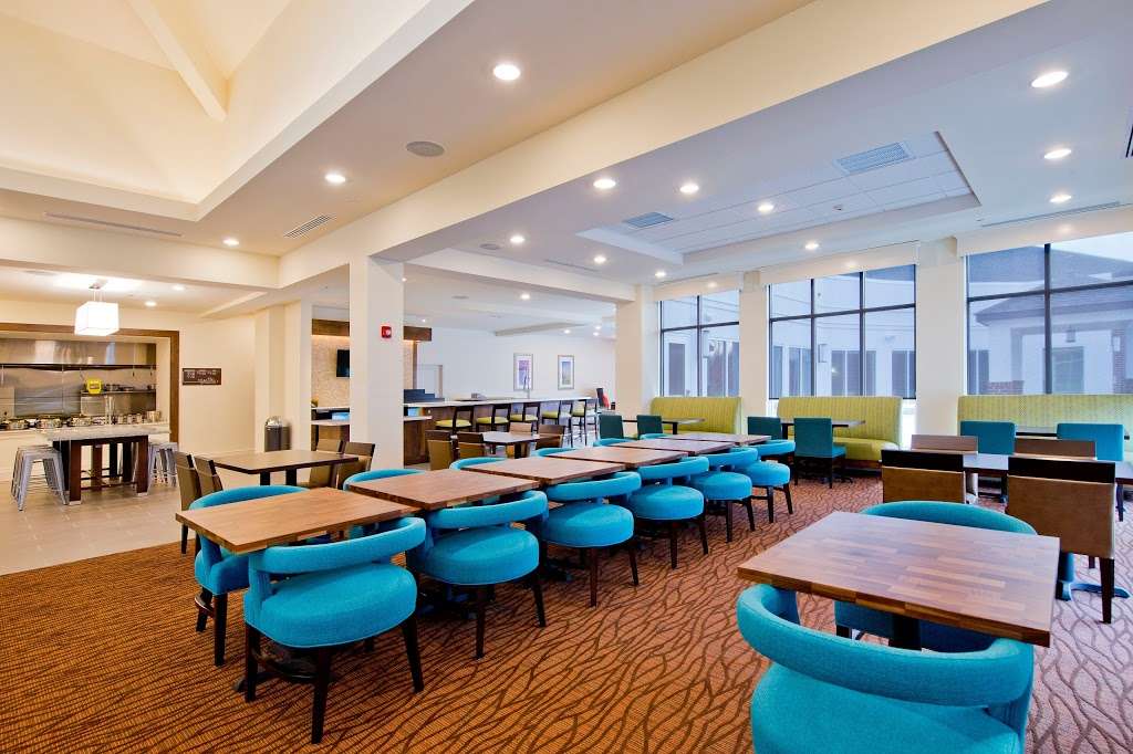 Hilton Garden Inn Martinsburg | 65 Priority Dr, Martinsburg, WV 25401, USA | Phone: (304) 263-0101