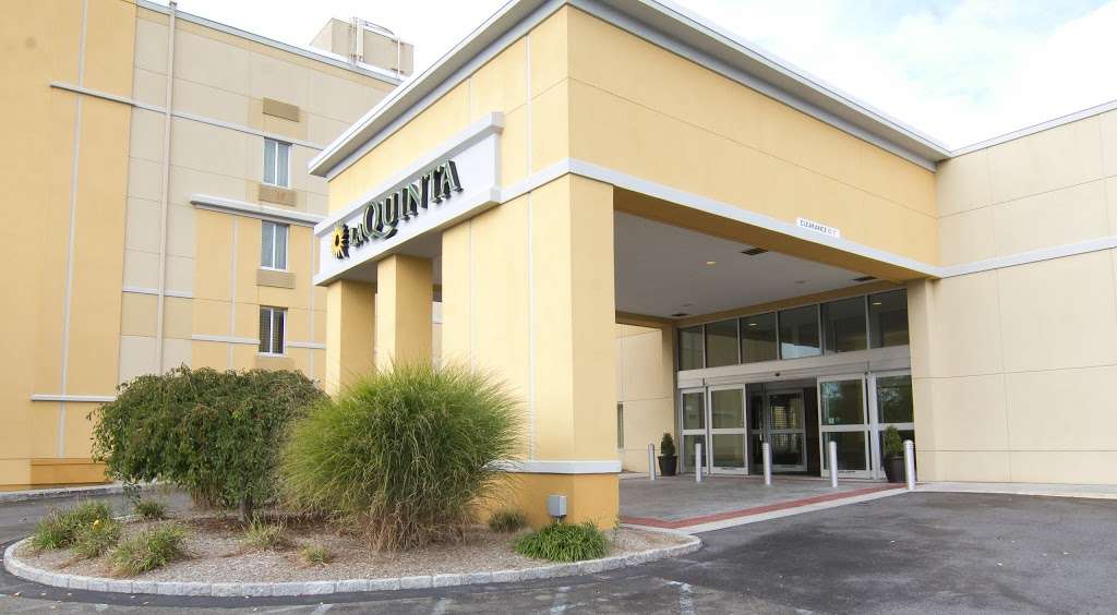 La Quinta Inn & Suites Danbury | 116 Newtown Rd, Danbury, CT 06810, USA | Phone: (203) 798-1200