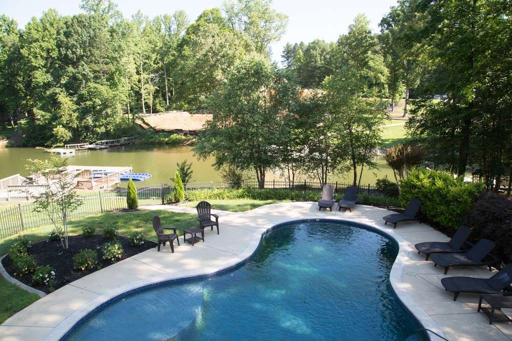 Lakecations - Lake Norman | 321 Stumpy Creek Rd, Mooresville, NC 28117, USA | Phone: (704) 251-7002