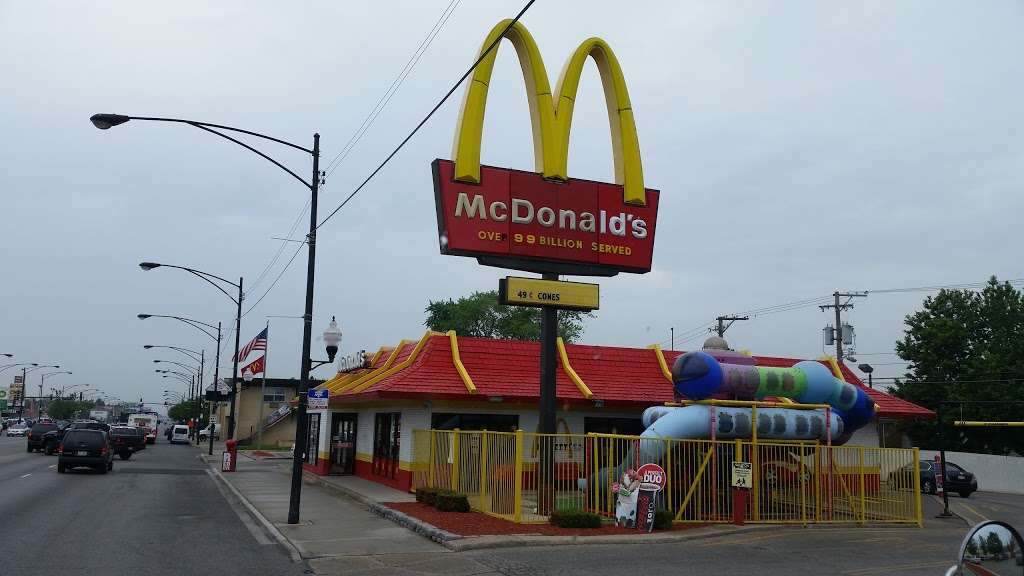 McDonalds - cafe  | Photo 3 of 10 | Address: 6737 S Pulaski Rd, Chicago, IL 60629, USA | Phone: (773) 284-9350