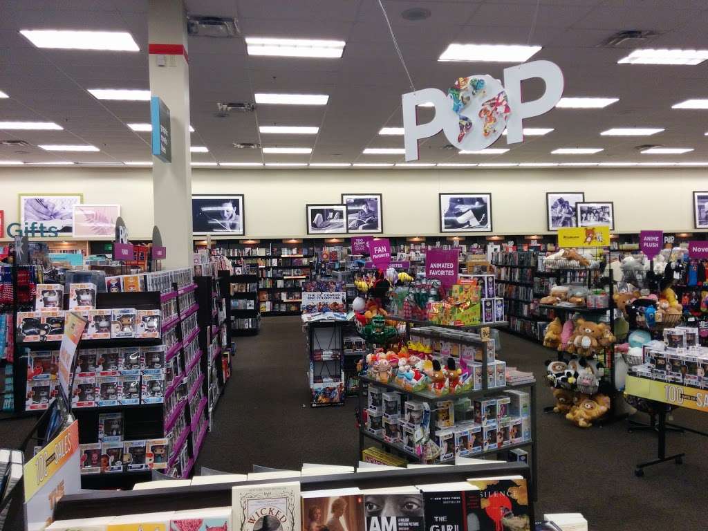 Books-A-Million | 2605 W Osceola Pkwy, Kissimmee, FL 34741, USA | Phone: (407) 552-0077