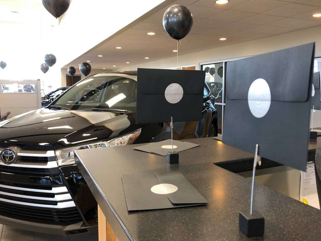 Apple Valley Toyota | 650 Foxcroft Ave, Martinsburg, WV 25401, USA | Phone: (304) 313-4010